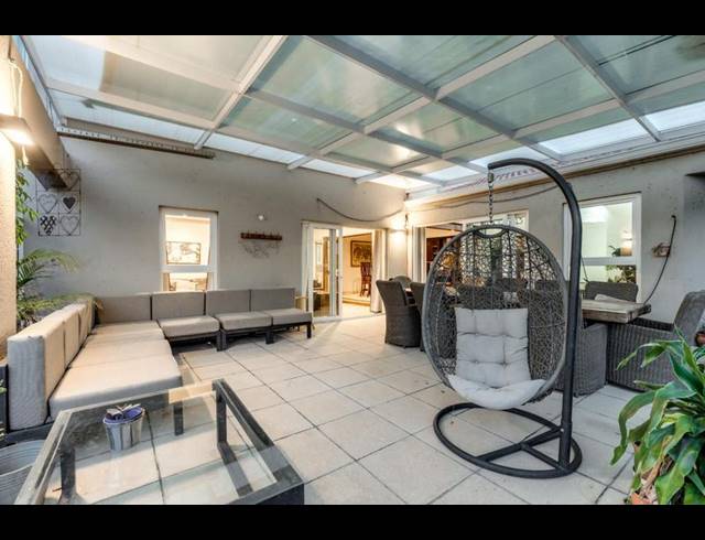 4 BEDROOM HOUSE FOR SALE IN FOURWAYS GARDENS